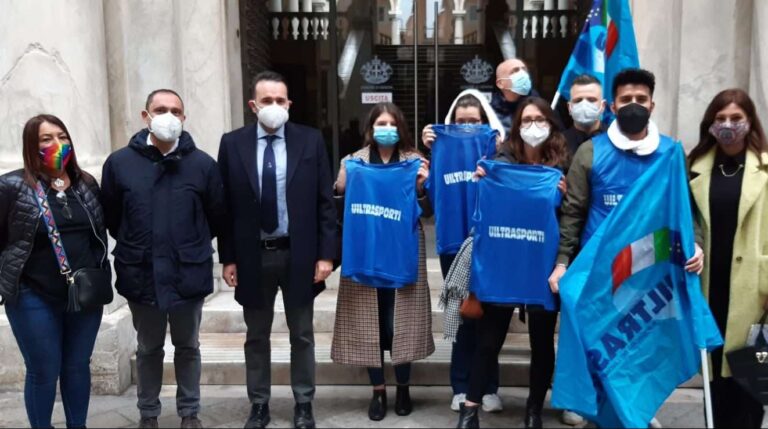 Volotea, Maresca incontra lavoratori: «Cercheremo un dialogo per rivalutare scelta chiusura»