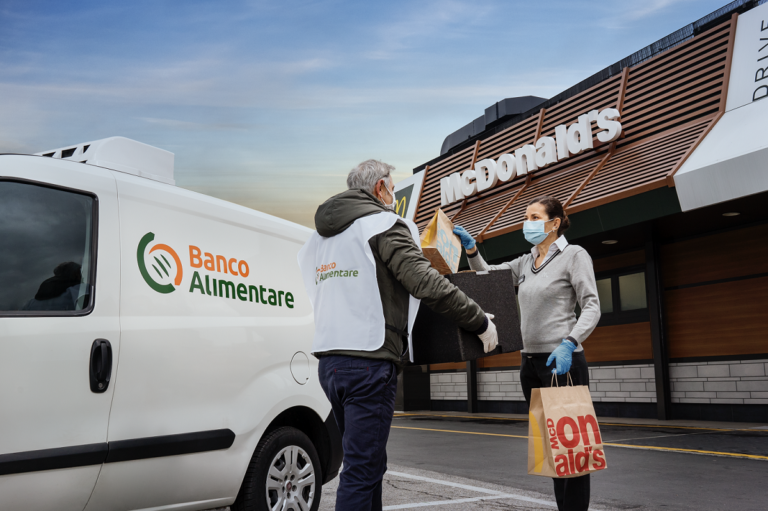 A Genova McDonald’s dona 100 pasti caldi a settimana