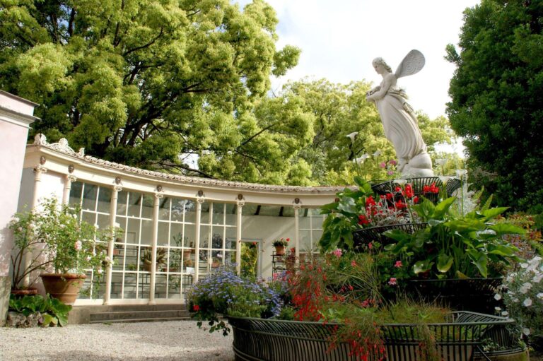 Parco di Villa Durazzo Pallavicini, al via le visite guidate al camelieto