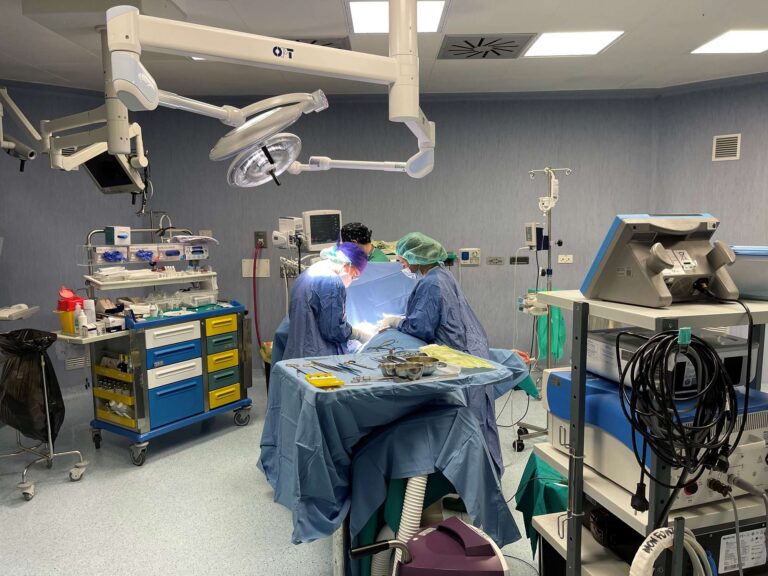 Tumore alla mammella, dal San Martino il protocollo salva protesi in caso di infezione