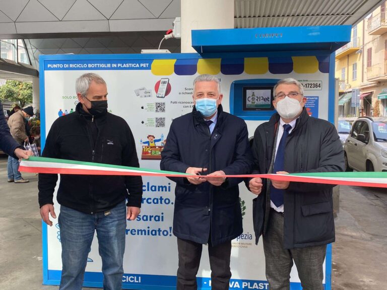 La Spezia: operativa la macchina mangia plastica, ecco come ottenere gli sconti