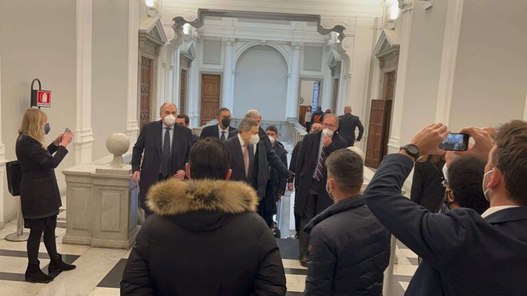 draghi ingresso a palazzo san giorgio