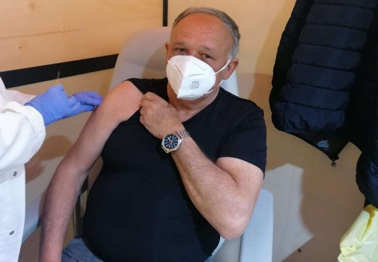 Covid, Toti: «Oltre 1.200 prime dosi di vaccino in sei giorni»