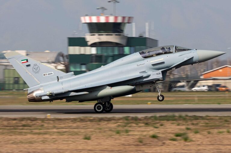 Leonardo: atterrati ieri in Kuwait il terzo e il quarto Eurofighter Typhoon