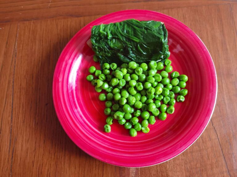 Lattughe ripiene di magro con piselli