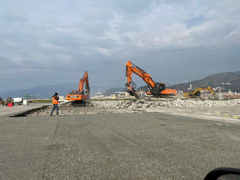 Aeroporto di Genova, riapertura ai voli dalle 6 di domenica