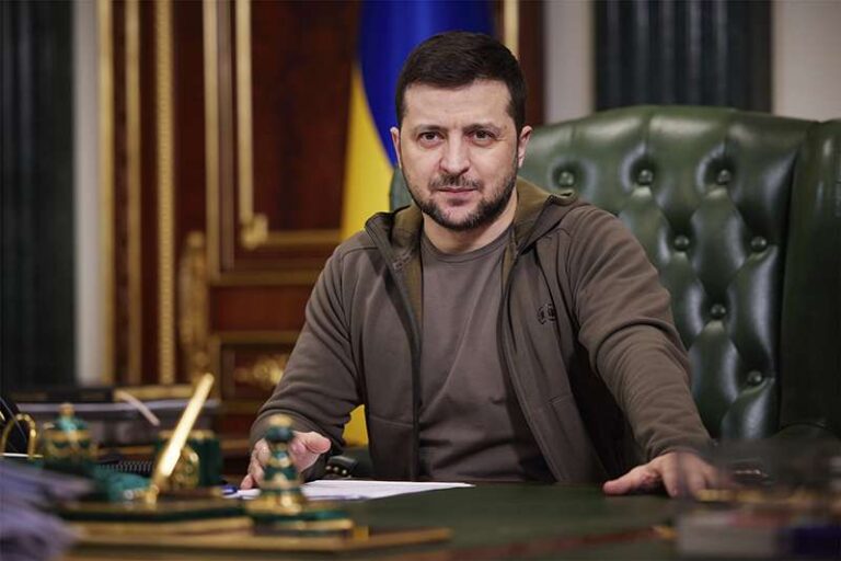 Zelensky: «Mariupol solo rovine, immaginate Genova completamente bruciata»