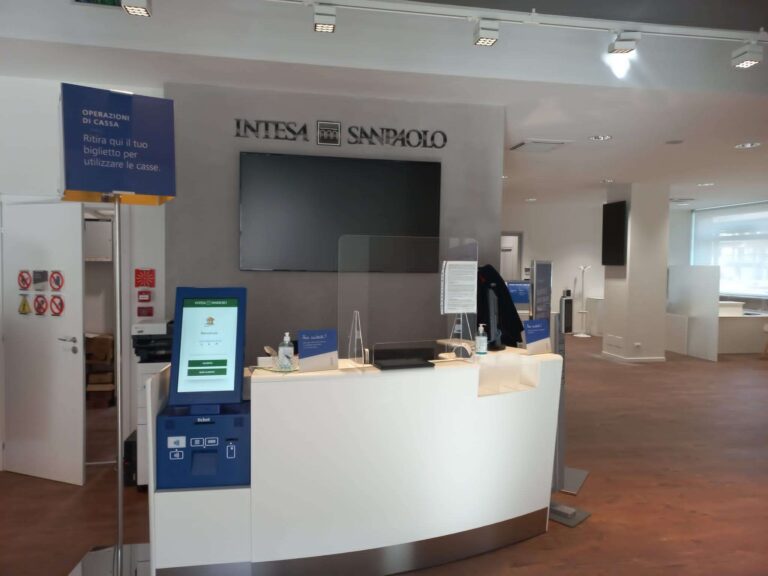 Intesa Sanpaolo: rinnovate le filiali di Sampierdarena e Cairo Montenotte