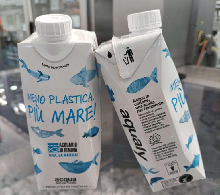 Acquario di Genova: stop alle bottigliette di plastica nel ristoro