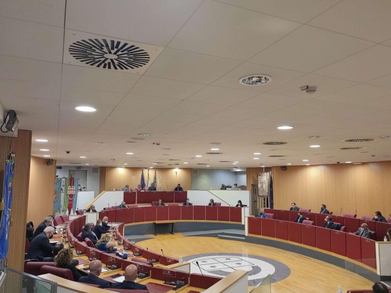 Rigassificatore di Vado, lunedì 25 settembre seduta straordinaria del consiglio regionale