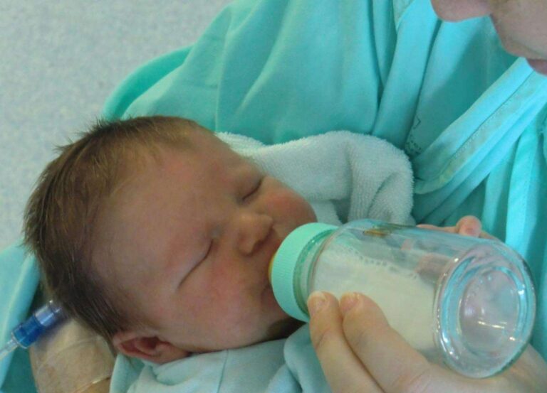 Banca del latte umano donato, in un anno raccolti 390 litri: soddisfatto il fabbisogno del Gaslini