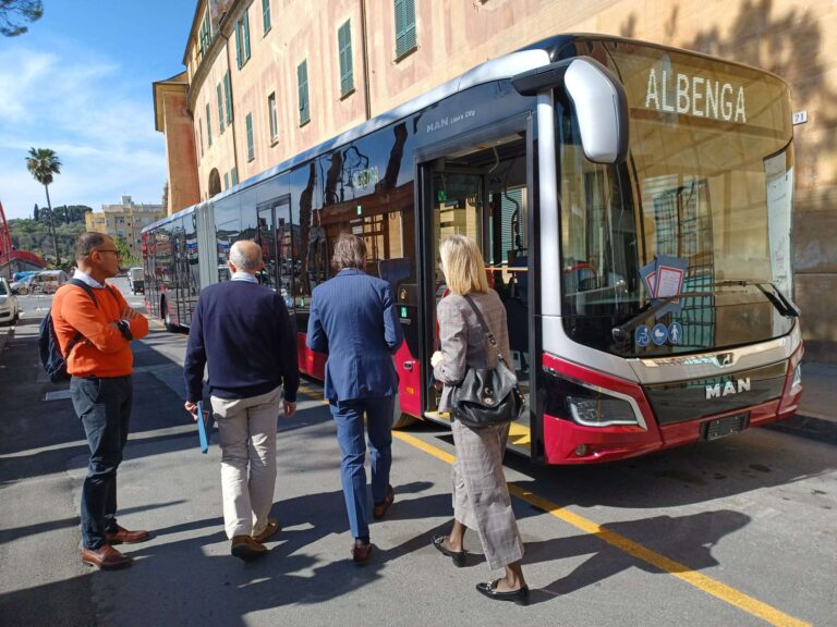 Tpl Linea, due nuovi autobus per rinnovare il parco mezzi