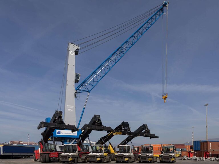 Terminal San Giorgio: nuova gru in servizio e investimenti per 10 milioni