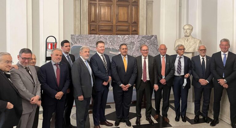 Logistica legata ai porti, l’Adsp del Mar Ligure Occidentale firma accordo con Dp World