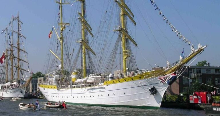 La nave scuola romena Mircea arriva nel porto di Genova, è visitabile il 23 e il 24 giugno