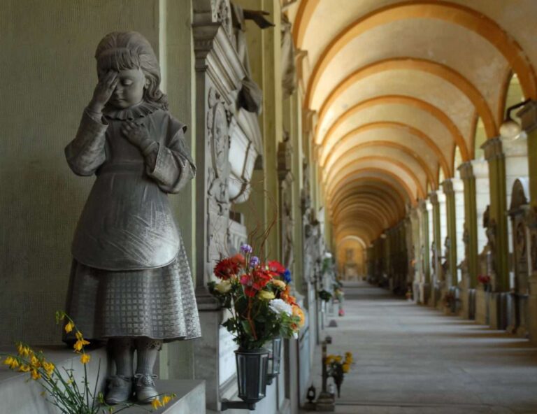 Genova, i bus Amt per raggiungere i cimiteri nei giorni della commemorazione dei defunti