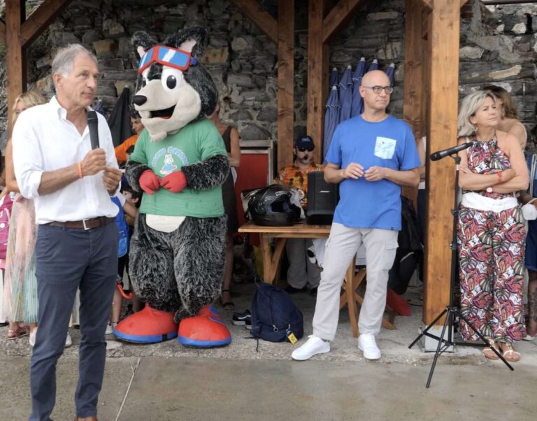 Il Gaslini colora la sua spiaggia e dipinge i reparti con l’arte di Silvio Irilli