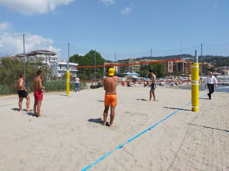 Andora, aperto il nuovo campo da beach volley