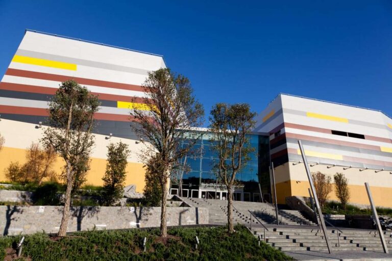 Riciclo tessile: collaborazione tra il Centro Commerciale Le Terrazze e Humana People