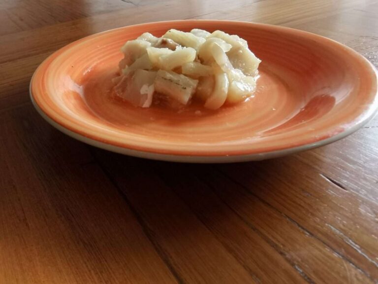 Tartare di pesce all’acqua di pomodoro
