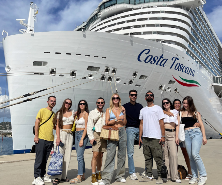 Chiara Ferragni sulla Costa Toscana per fare team building con il suo staff