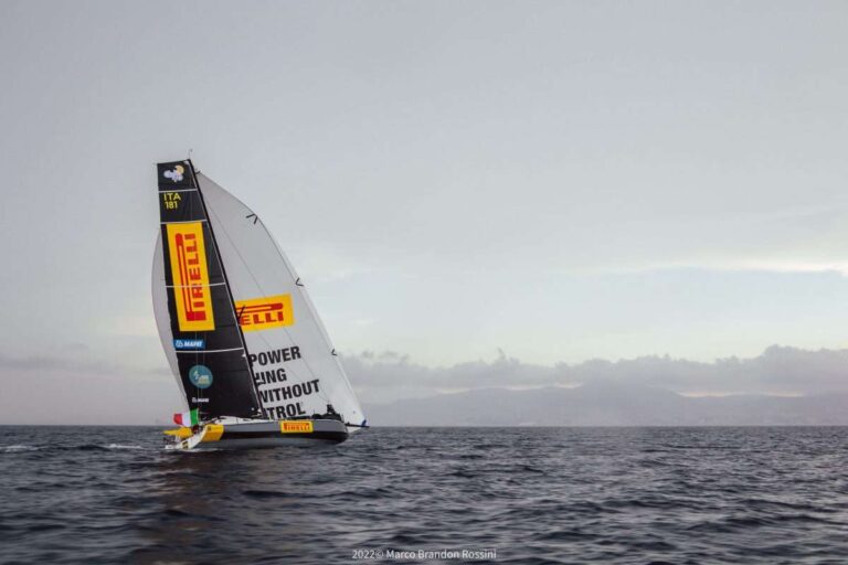 Verso la Route du Rhum: presentata a Genova “Alla Grande-Pirelli”, la barca di Beccaria