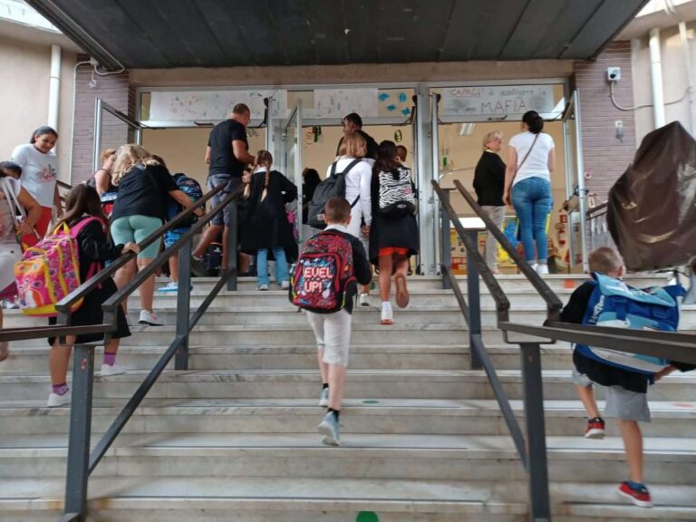 Fondazione Gimbe: Covid in diminuzione, ma il vademecum scuole è inadeguato