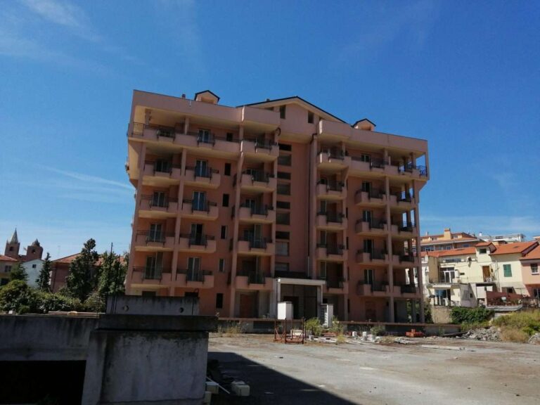 Albenga: al Comune 450mila euro per la rigenerazione delle palazzine di via Carloforte