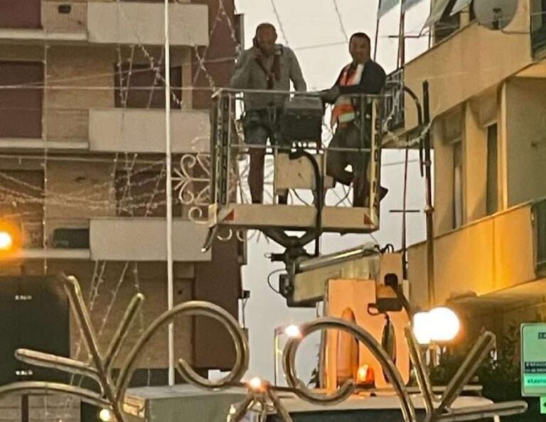 Recco, iniziata l’installazione delle luminarie natalizie a basso consumo