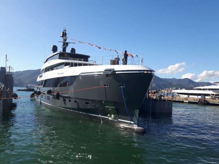 Sanlorenzo vara il primo 57Steel: 3 anni e un milione di ore di lavoro. Nel 2022 cento assunzioni