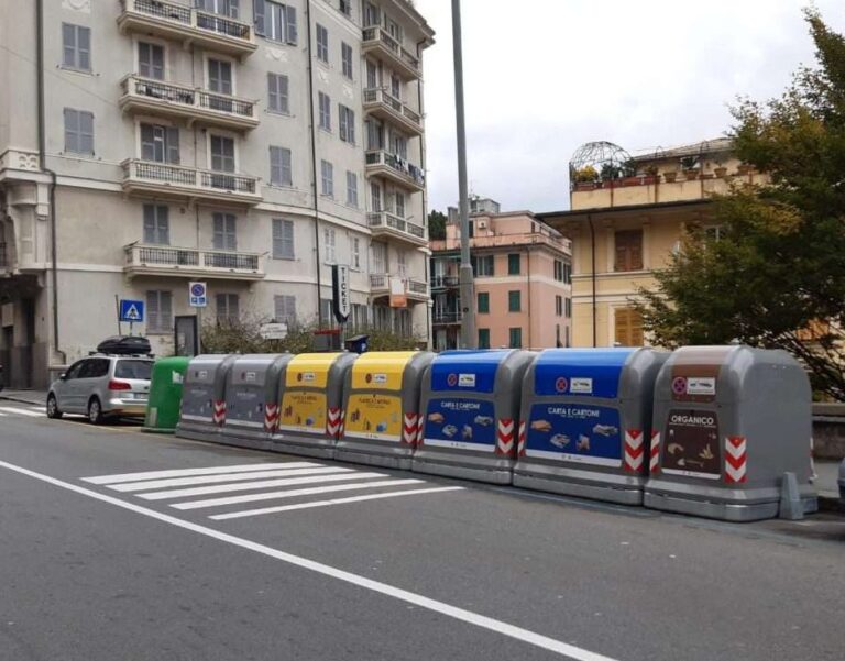 Genova, le nuove Ecoisole Amiu per la raccolta differenziata arrivano ad Albaro