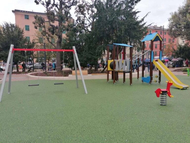 Piazza Rizzolio a Cornigliano: nuovo look e nuovi servizi