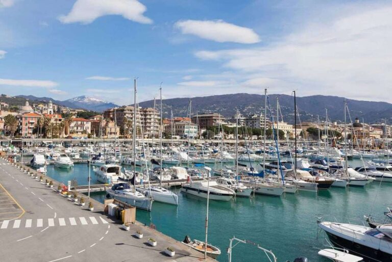 Marina Chiavari: nel 2023 lavori per il rinnovo del manto stradale e dei bagni pubblici