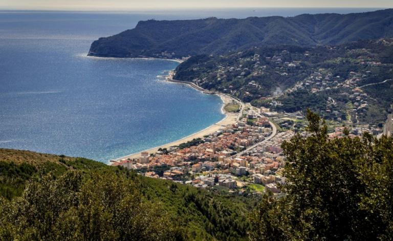 Spiagge libere, Legambiente e Mare Libero: “I Comuni liguri seguano l’esempio di Sportono”