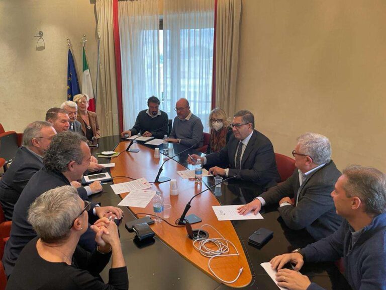 Irpef, accordo Regione-sindacati per agevolazione a redditi più bassi