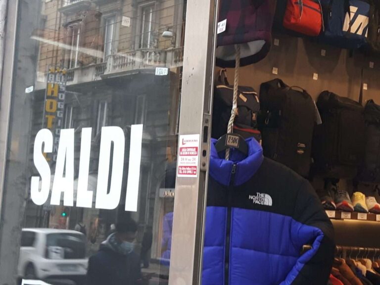 Saldi, primo bilancio di Confesercenti: «Fiducia per i prossimi giorni»