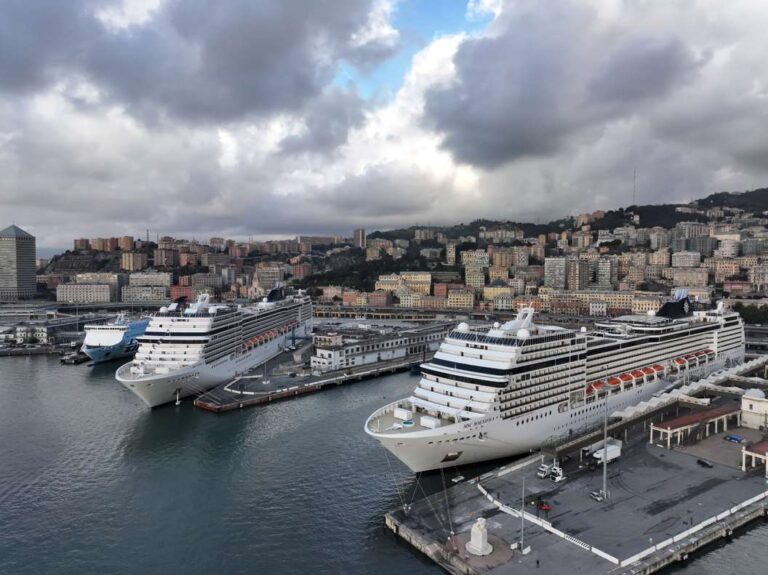 Due navi Msc partite in contemporanea da Genova per il giro del mondo: prima assoluta