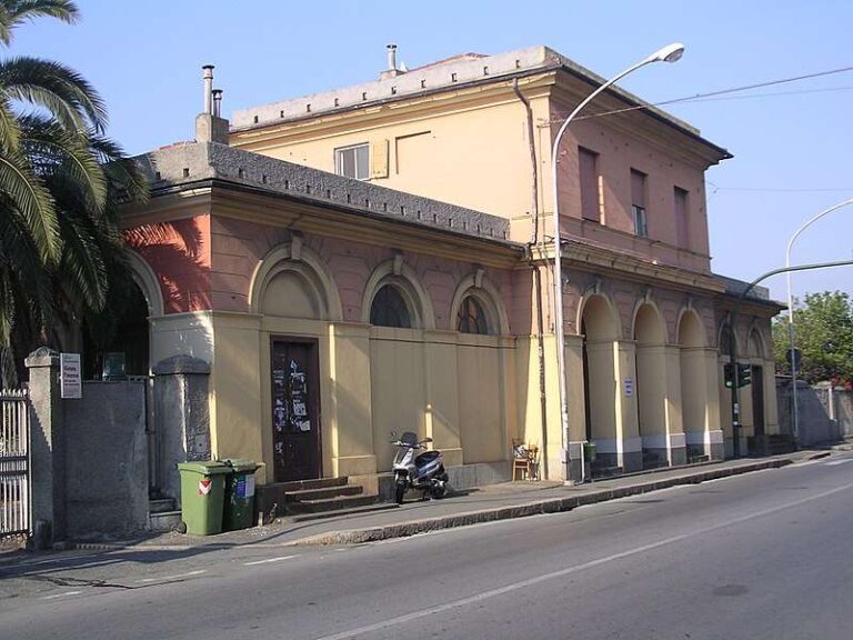Ex_stazione_di_Genova_Pra_-_lato_strada