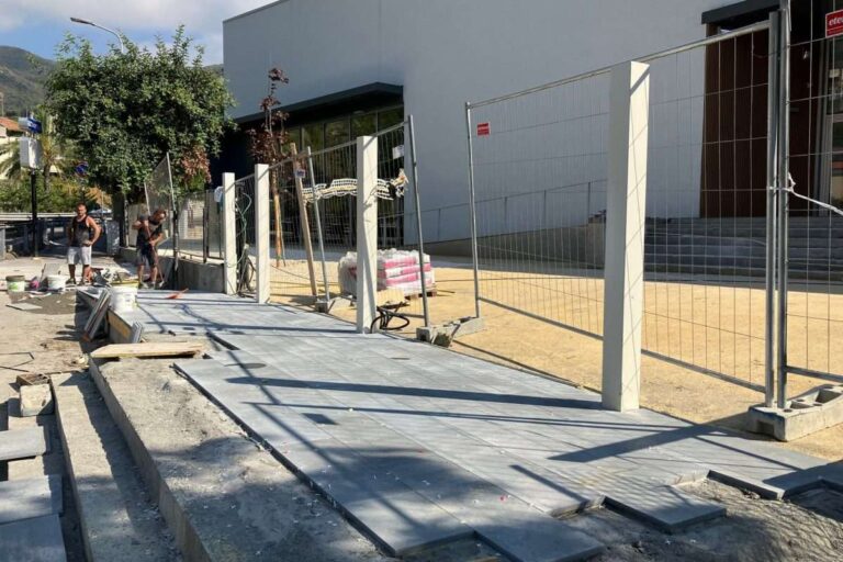 Alassio, ultime rifiniture esterne alla nuova scuola media di via Gastaldi