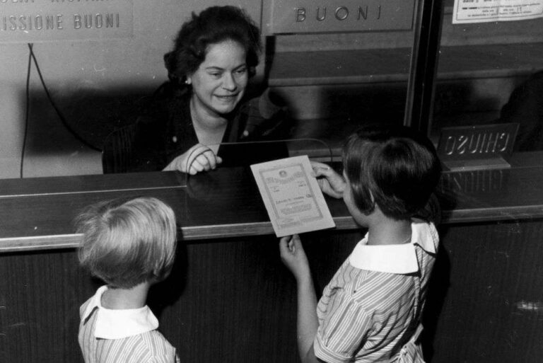 Poste italiane, buoni e libretti postali le forme di risparmio più amate dai genovesi