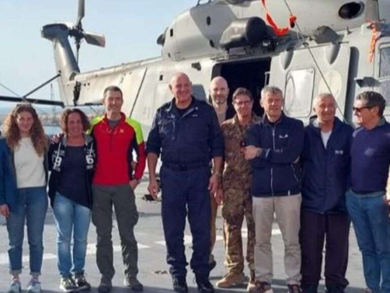 Un’equipe del Gaslini al lavoro per il trasporto e ricovero di 100 bambini palestinesi