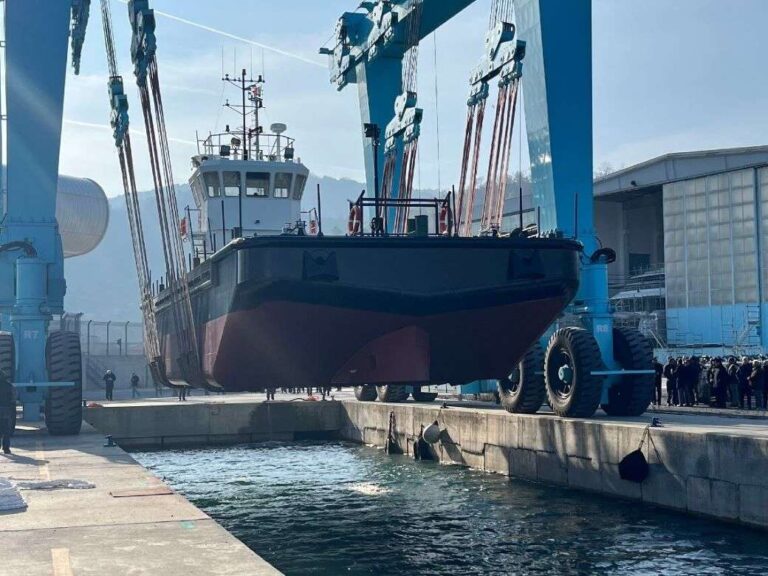 Vado Ligure, varata la nuova nave antinquinamento di Transmare