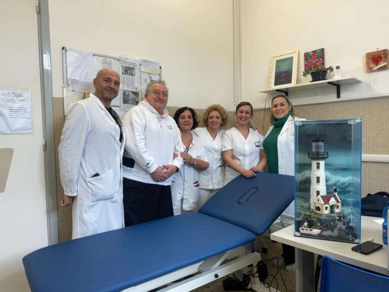 Asl 5, donato un lettino avanzato alla Chirurgia generale del Sant’Andrea