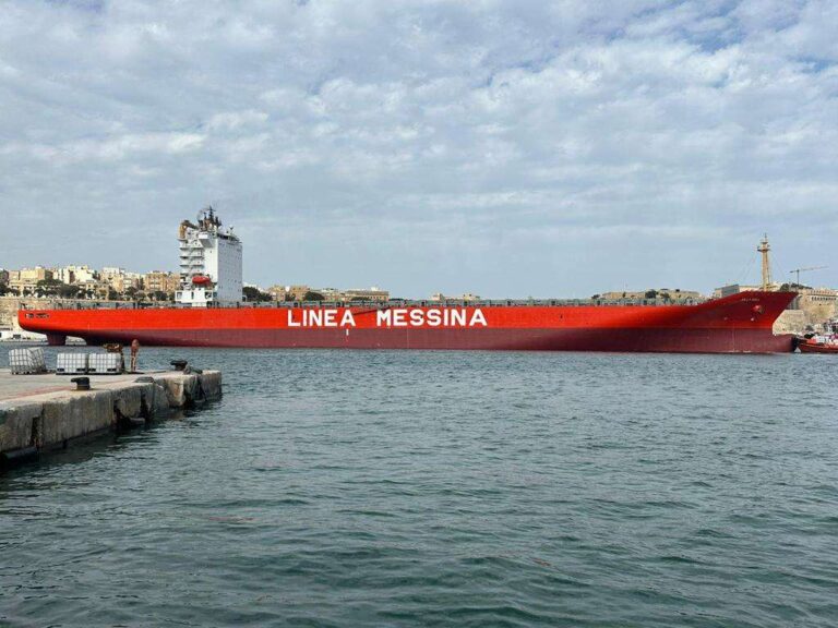 Accordo Ignazio Messina & C con Jotun: sulla Jolly Rosa soluzione per pulizia e ispezioni dello scafo