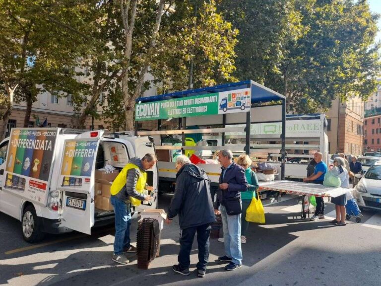 Amiu, gli appuntamenti di maggio del camioncino green a Genova