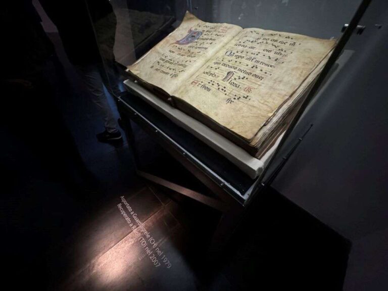 A Palazzo Ducale di Genova l’esposizione “Liber. Pagine rubate e ritrovate”