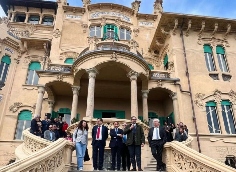 Villa Zanelli, primo dei tre open day dopo il restauro. Toti: «Presto confronto per studiarne la funzione»