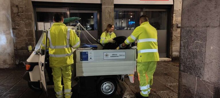 Amiu: debutto nei vicoli di Genova per nove nuovi veicoli elettrici