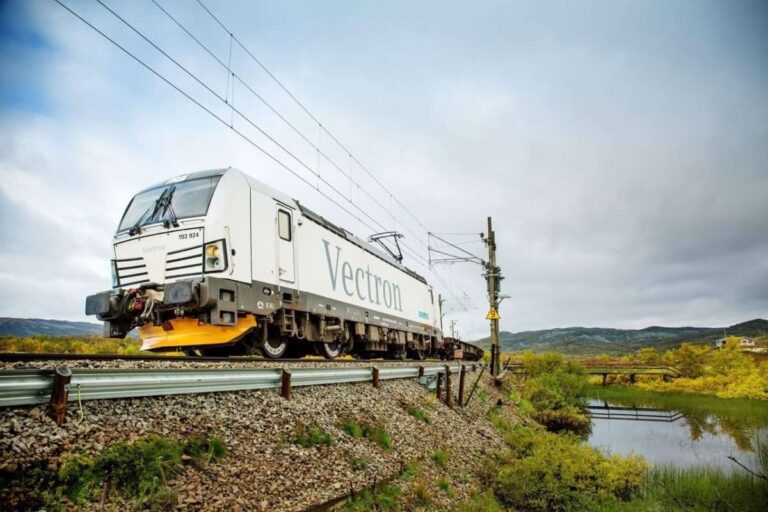 Rail Traction Company e InRail firmano contratti per sei locomotive Siemens Vectron