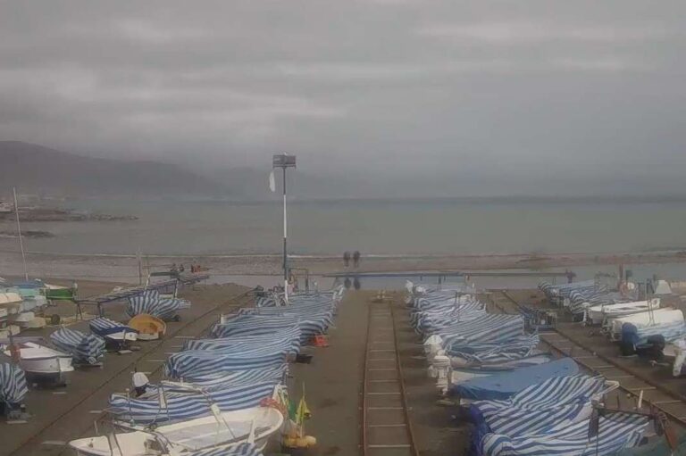 Albenga, interventi urgenti per liberare la darsena dalla sabbia